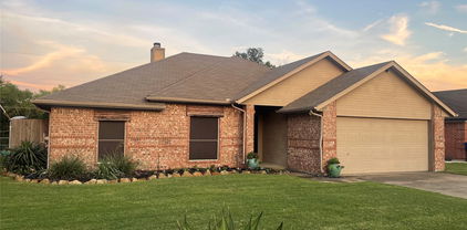 617 Azalea Dr, Forney