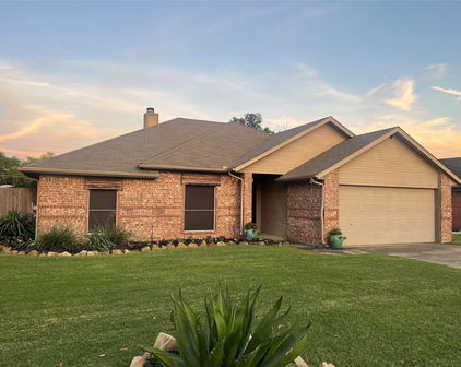 617 Azalea Dr, Forney