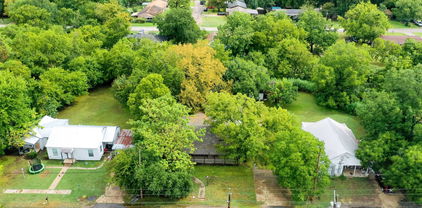 555 E James St, Wills Point