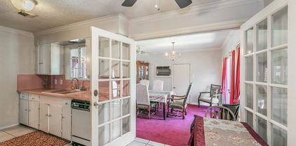 6207 Lyndon B Johnson Fwy, Dallas