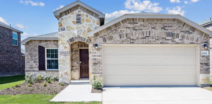 2062 Pleasant Knoll Cir, Forney