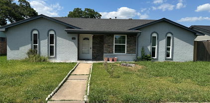 1913 San Antonio Dr, Garland