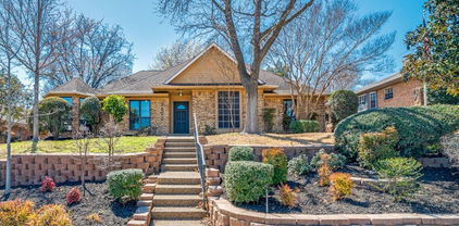 2002 Royal Crest Dr, Garland