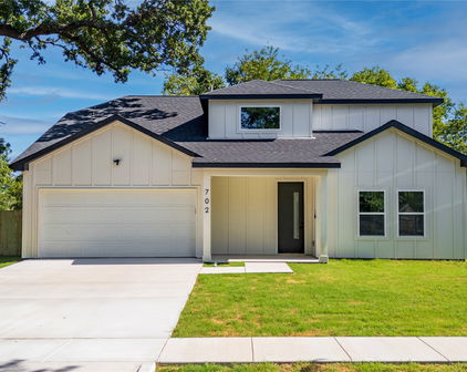 702 W Rochester St, Terrell