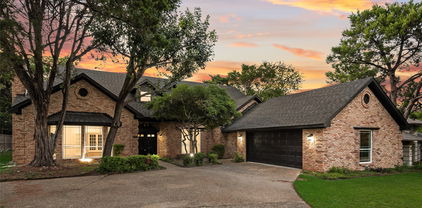811 Cobblestone Ct, Cedar Hill