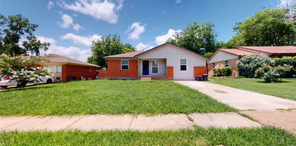 615 Royal Crest Dr, Mesquite