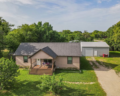 505 W 2nd St, Quinlan