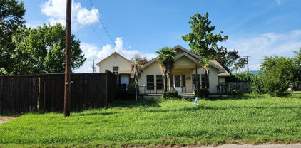 225 E Oneal St, Wills Point