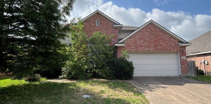 1021 San Antonio Dr, Forney