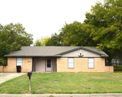 209 Collins Dr, Terrell