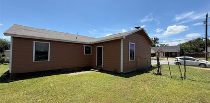 915 S Rockwall Ave, Terrell