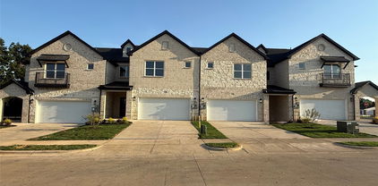 126 Homes Dr, Grand Prairie