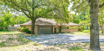 1132 N Irving Heights Dr, Irving