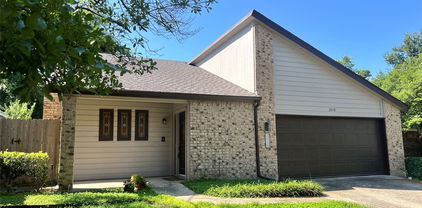 2518 Lake Bend Ter, Carrollton
