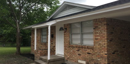 302 Hilltop Ave, Richardson