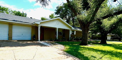 307 E 5th St, Kaufman