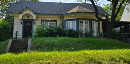 809 N Crawford St, Dallas