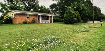 708 W Grove St, Kaufman