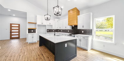 607 W End, Terrell