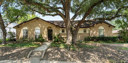7715 El Pensador Dr, Dallas