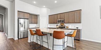 1526 Calcot Ln, Forney