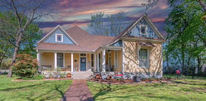 408 S Center St, Forney
