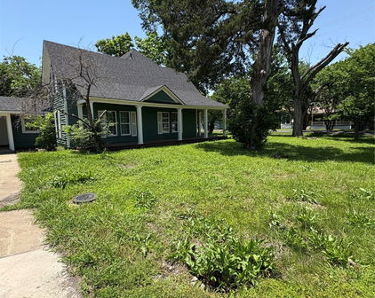 401 S Bois D Arc St, Forney