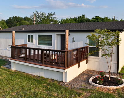 11110 County Road 4020, Kemp