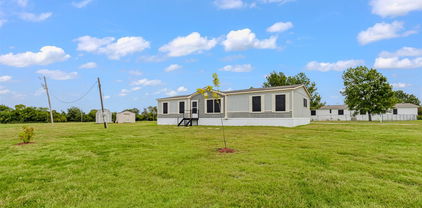 5716 Hillcrest Dr, Farmersville