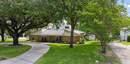 404 Point Royal Dr, Rowlett