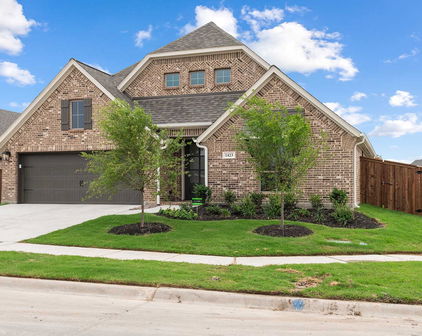 1423 Kirkhill Ln, Forney