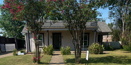 422 Goshen W, Canton