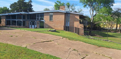 2415 Skyline Dr, Irving