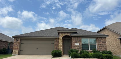 2210 Tombstone Dr, Forney
