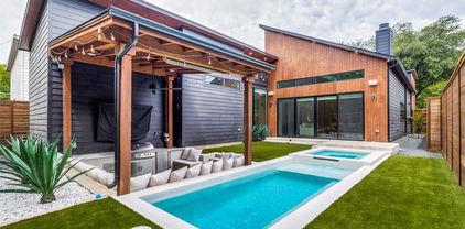8906 Forest Hills Blvd, Dallas