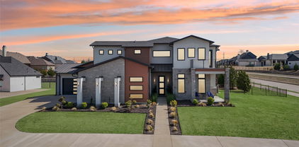 210 Bristol Ct, Heath