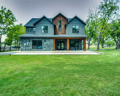 107 Pond Trl, Kemp