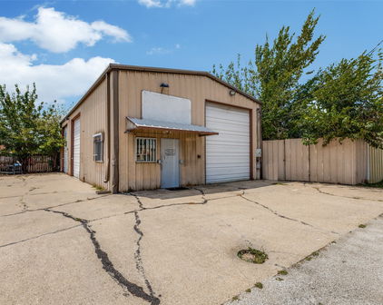 305 E Aimee St, Forney