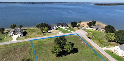 551 Shoreline Dr, Mabank