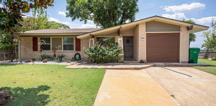 1800 Burning Tree Ln, Carrollton