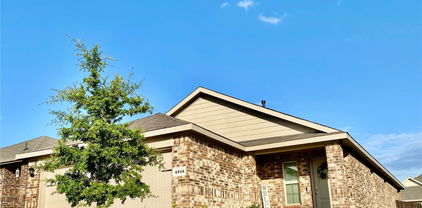 1215 Nursery Dr, Forney