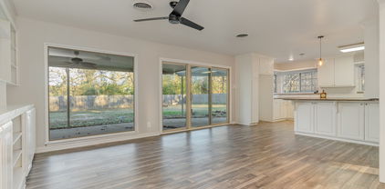 3 Oak Village Rd, Greenville