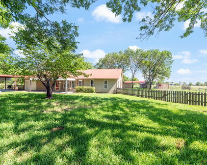 12010 County Road 4037, Kemp