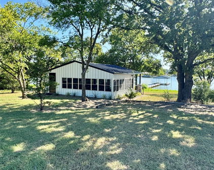 2776 Waters Edge, Quinlan