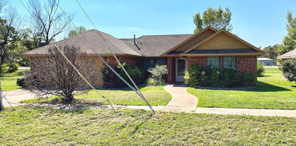 505 E Broad St, Forney