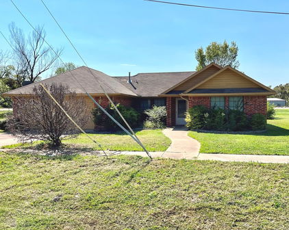 505 E Broad St, Forney