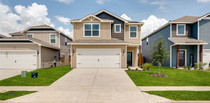 1208 Kings Pl, Crandall