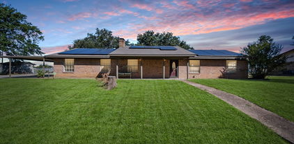 623 E Kempner St, Mabank