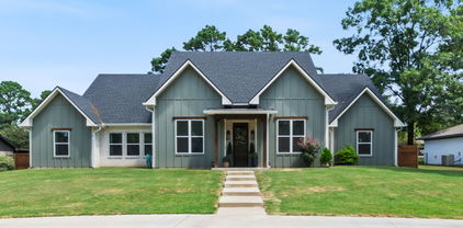 1008 Riveria Dr, Grand Saline