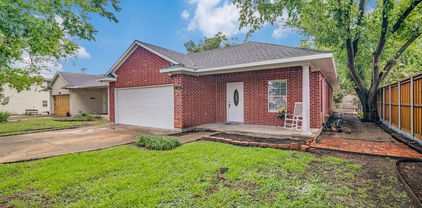 115 W Main St, Forney